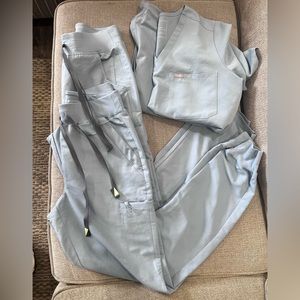 Figs Dusty Blue Lot. 2 pairs XS Tall pants. S Catarina top XXS Rafaela.